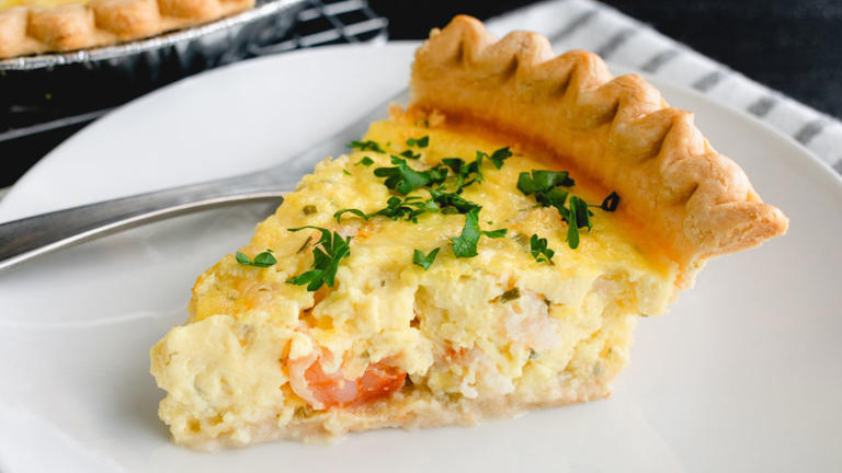 Torta cremosa de camarão e requeijão