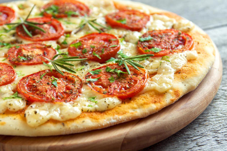 Das salgadas às doces: 10 receitas de pizza para todos os gostos